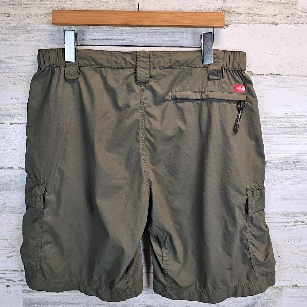 The North Face Mens Cargo Shorts Large Green Outdoor Adventure Nylon Hiking